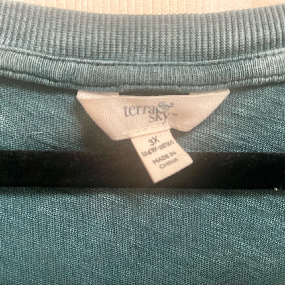 Terra & Sky distressed green boxy top - Picture 2 of 2